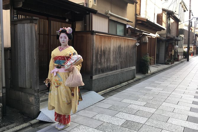 Discover Kyotos Geisha District of Gion!