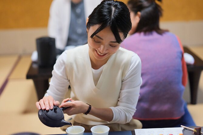 Japanese Tea With a Teapot Experience in Takayama