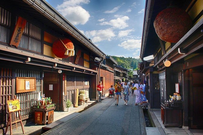 Takayama Half-Day Private Tour With Government Licensed Guide - Tour Highlights and Features