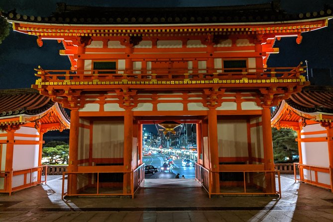 Discover Kyotos Geisha District of Gion! - Navigating Gions Cobblestone Streets