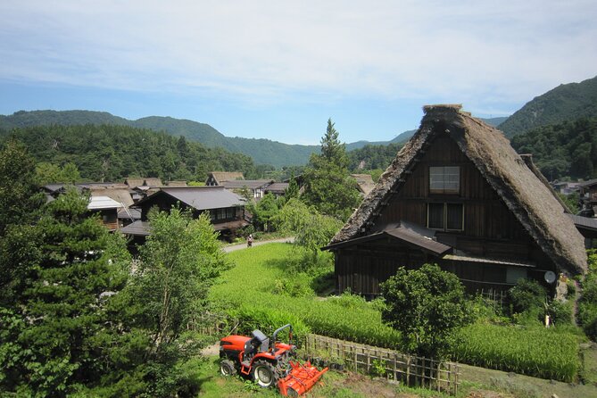 [One-Day Bus Tour Departing From Kanazawa Station] Shirakawa-Go/Takayama Tour Platinum Route Bus Tour - Accessibility and Accommodations