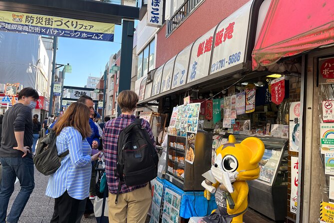 Historic Temple・Traditional Japanese Garden＆ Eating Around at a Shopping Strip - Enjoying Local Food and Drinks