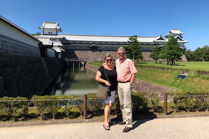 Kanazawa Highlights Tour Including Kenrokuen Garden - Expert Insights From a Local Guide