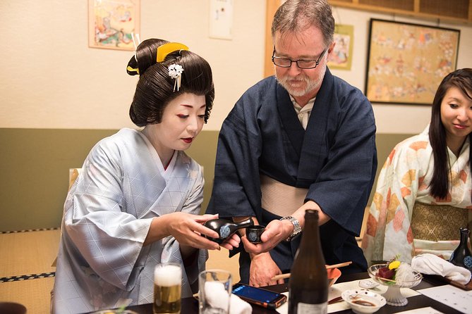 Authentic Geisha Performance With Kaiseki Dinner in Tokyo - Experience the Art of Geisha