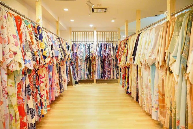 Long-sleeved Furisode Kimono Experience in Kyoto - Preparing for the Experience