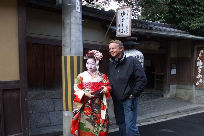 Gion and Fushimi Inari Shrine Kyoto Highlights With Government-Licensed Guide - Exploring Gions Geisha District