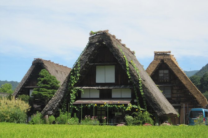 [One-Day Bus Tour Departing From Kanazawa Station] Shirakawa-Go and Gokayama - Two World Heritage Villages Enjoyable Bus Tour - Exploring Shirakawa-go Village