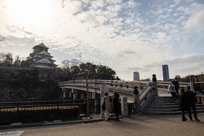 90mins Samurai Pilgrimage Osaka Castle Tour - Professional Photo Shoot Experience