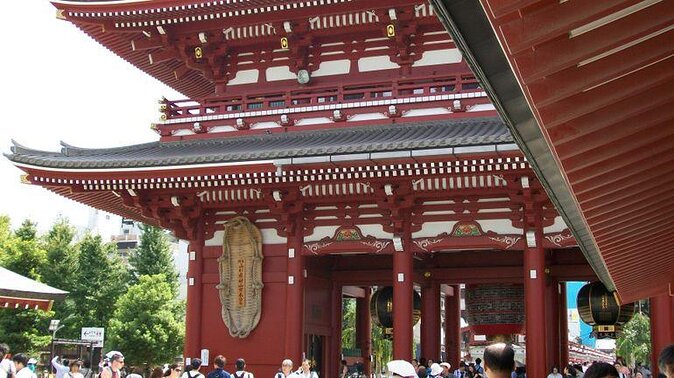 Refreshing in Asakusa! Tile-Breaking / Kawara Smash in Asakusa, Tokyo - Just The Basics