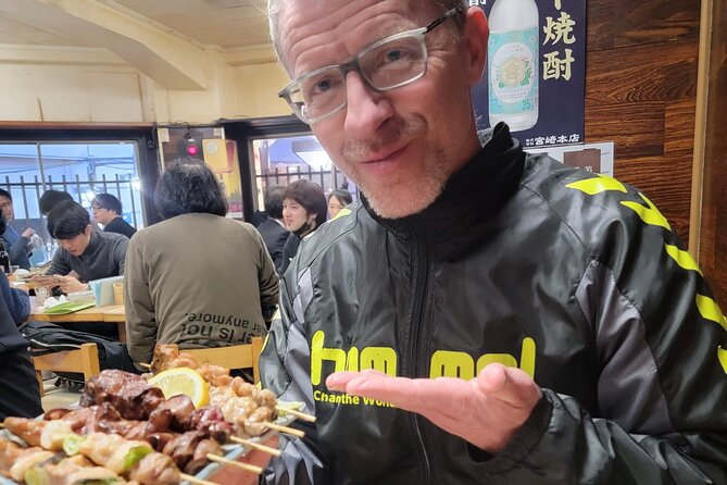 Shinjuku Kabukicho and Golden Gai Walk & Eat Tour