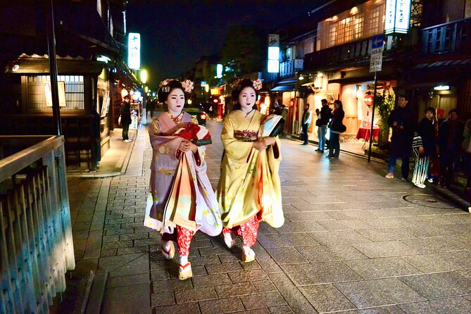 Gion Walking Tour by Night - The Magic of Gion by Night