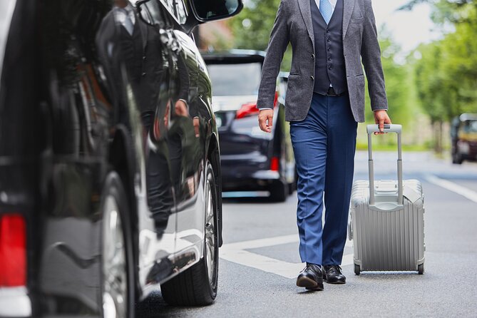 Private Transfer From Tokyo to Narita Airport - Vehicle Features and Amenities