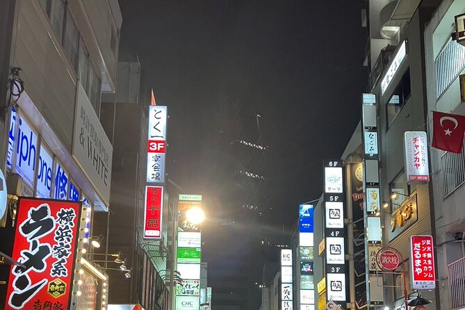 Local Izakaya(Japanese Traditional Bar) Hopping in Shinjuku - Exploring Two Izakayas in One Night