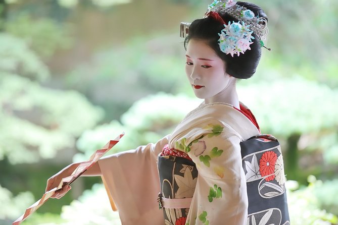 Mesmerizing Dinner With Maiko & Geisha - Inside the Atmospheric Restaurant