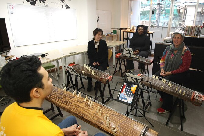 Experiential Lesson of the Japanese Instrument Koto - Hands-on Koto Playing Experience