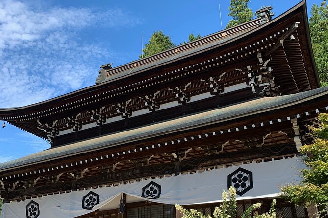 Zen Meditation and Higashiyama Temples Walking Tour - Health and Safety Considerations