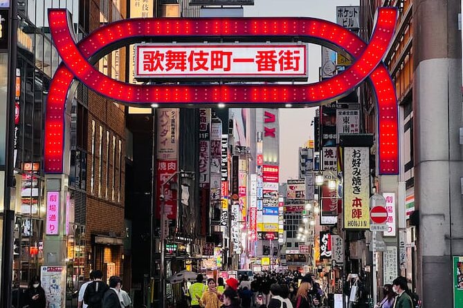 Shinjuku Kabukicho and Golden Gai Walk & Eat Tour - Tour Logistics and Accessibility