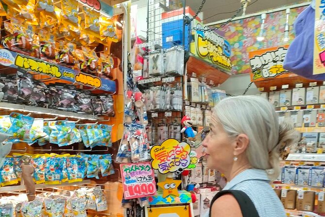 Tokyo Shinjuku Golden Gai Family Friendly Foodie Tour With Guide - Why Choose This Tour