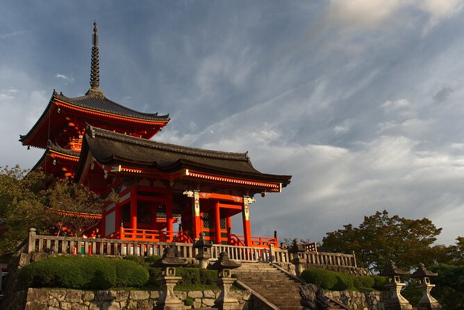 Higashiyama Kiyomizudera and Yasaka Shrine Discovery Walking Tour - Just The Basics